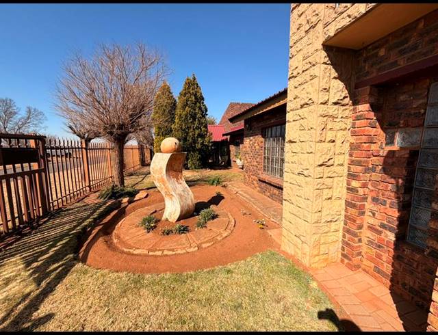 5 BEDROOM HOUSE FOR SALE IN GOLF PARK